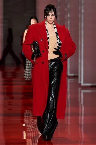 Look 25
